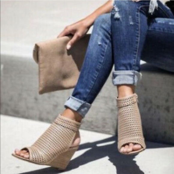 Tan open toe wedge heel - Picture 2 of 10